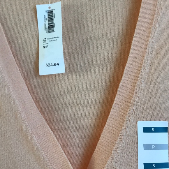 Old Navy sweater. Size s/p. NWT. Tub 5 - Picture 2 of 4